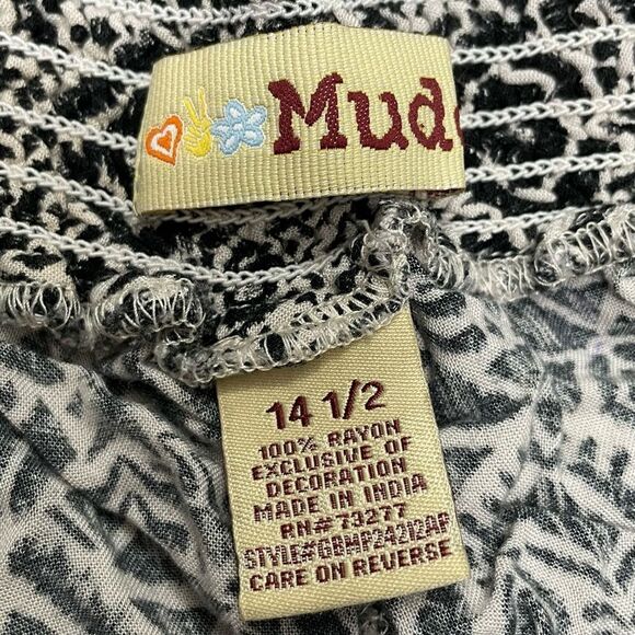 Mudd Geometric Loose Fit Baggy Shorts Cream And Black Size 14.5 - Picture 6 of 9